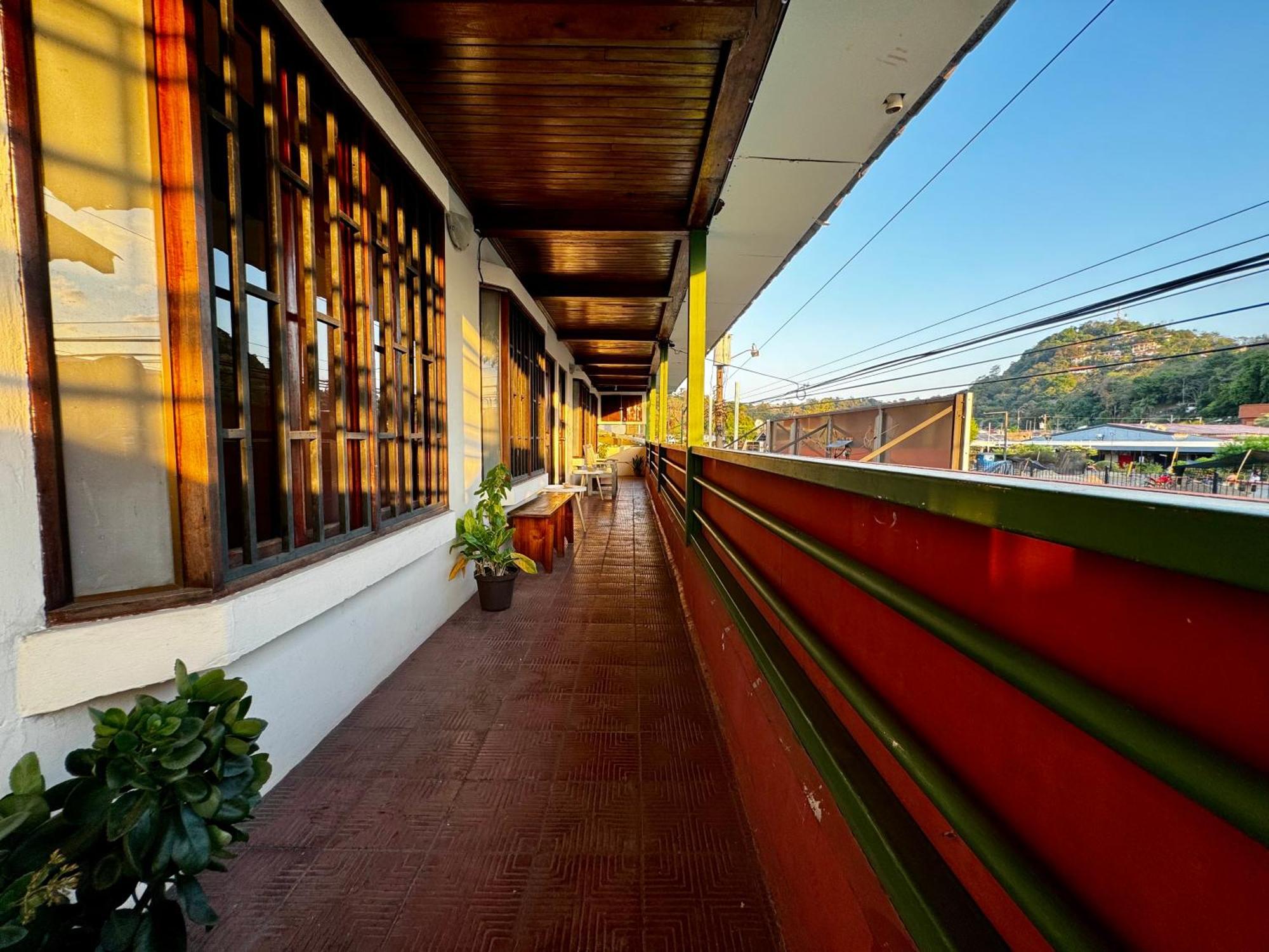 Quepos Inn Экстерьер фото